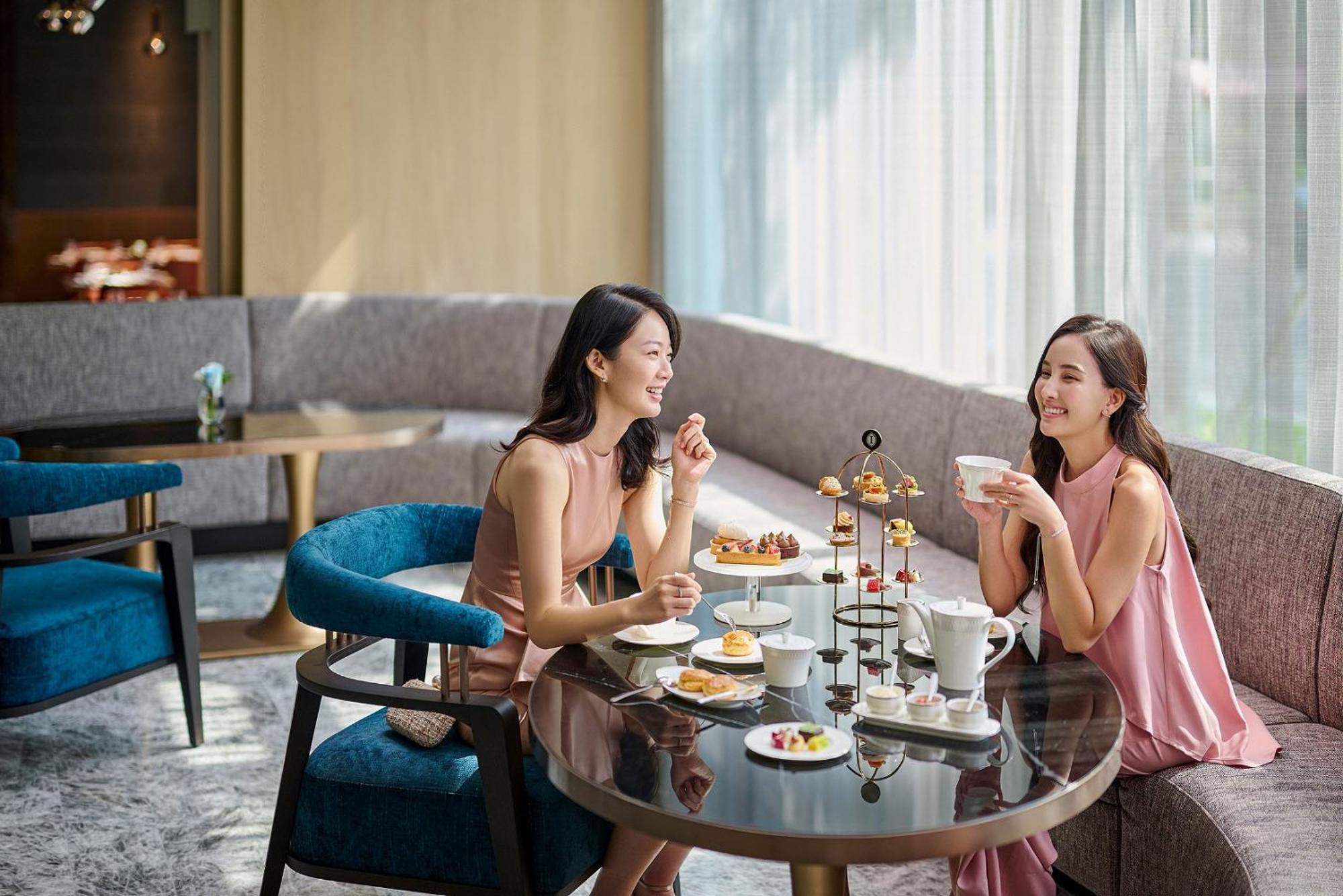 Intercontinental Kaohsiung By Ihg Ξενοδοχείο Εξωτερικό φωτογραφία Afternoon tea at The Lounge, The Landmark, Hong Kong