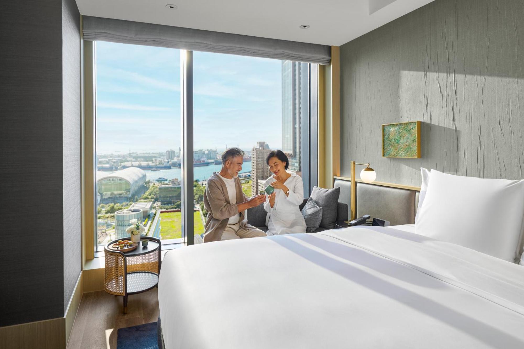 Intercontinental Kaohsiung By Ihg Ξενοδοχείο Δωμάτιο φωτογραφία A guest room at the hotel