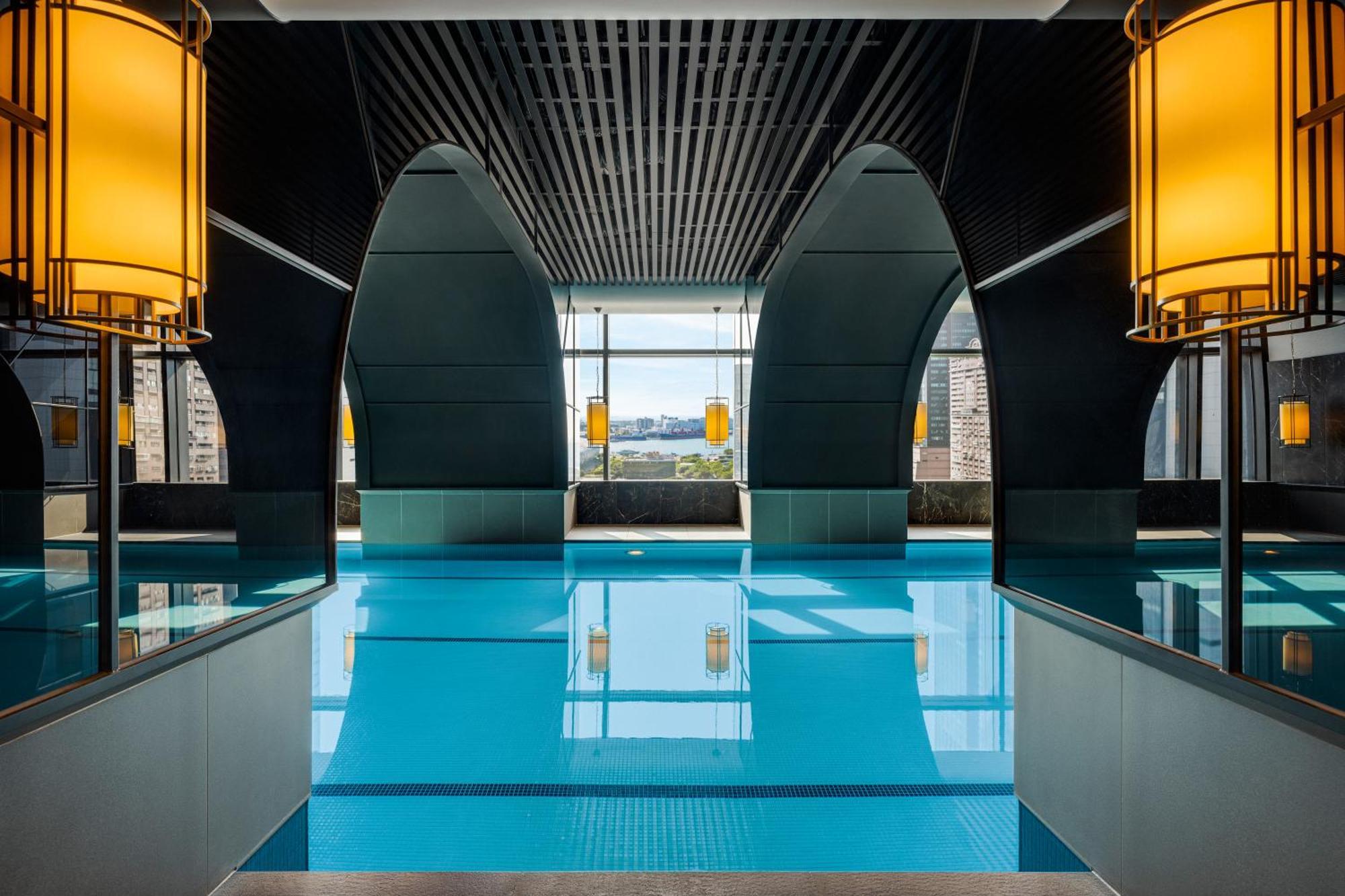 Intercontinental Kaohsiung By Ihg Ξενοδοχείο Εξωτερικό φωτογραφία The pool at the hotel