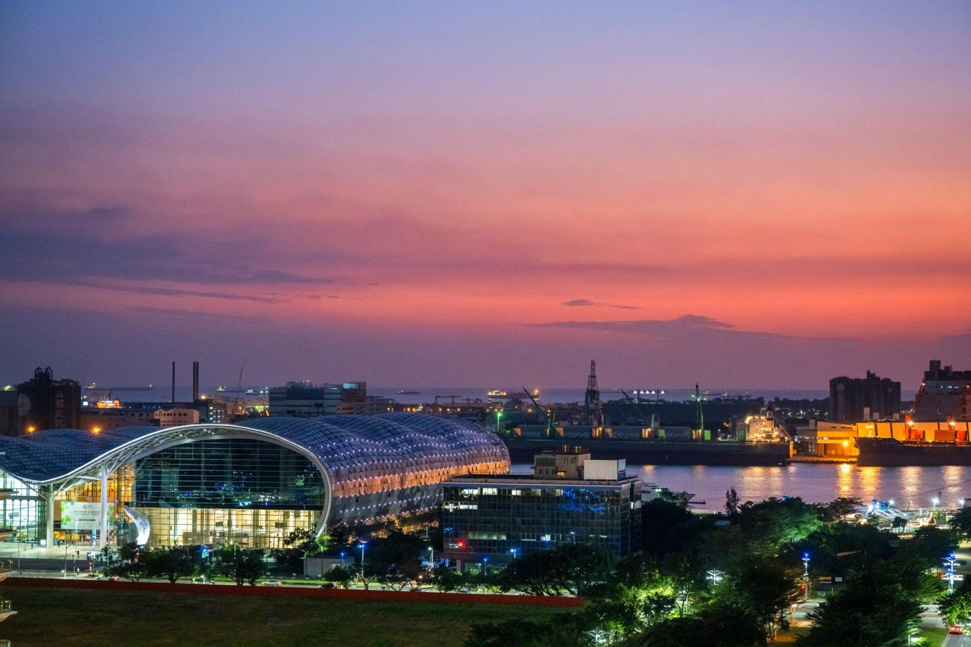 Intercontinental Kaohsiung By Ihg Ξενοδοχείο Εξωτερικό φωτογραφία View of the city