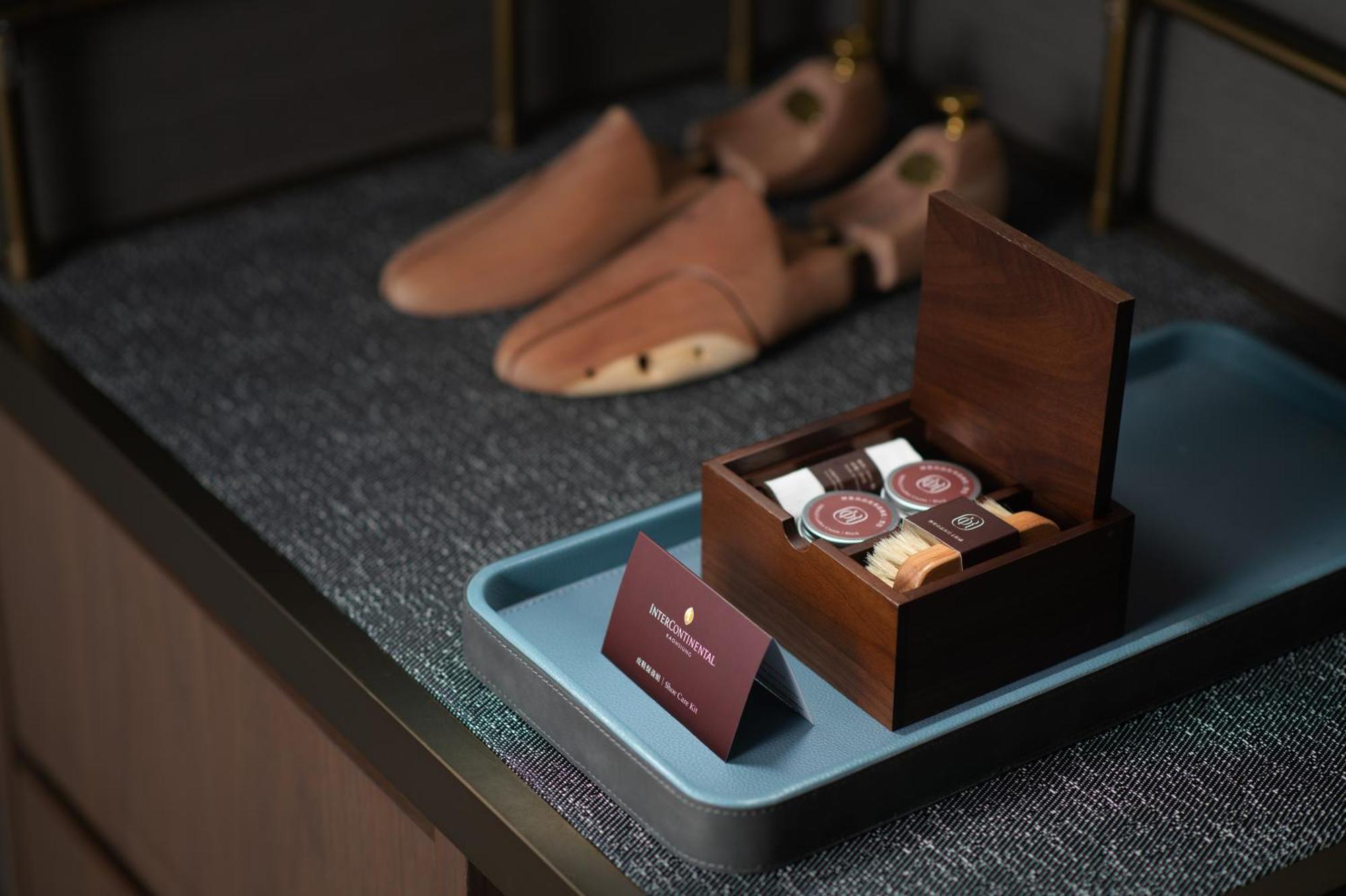 Intercontinental Kaohsiung By Ihg Ξενοδοχείο Εξωτερικό φωτογραφία Shoe shine kit
